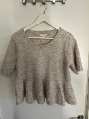 Stickad topp❣️ - Supersöt topp från Gina 14+