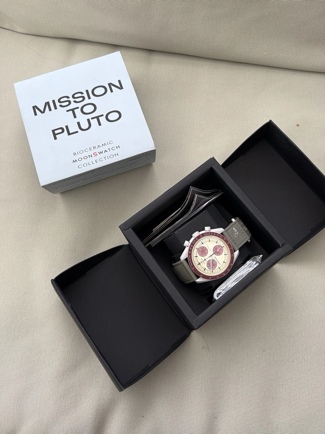 Swatch x Omega Mission to Pluto klocka