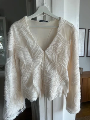 Blus från Gina Tricot - Superfin blus från Gina Tricot, strl M.