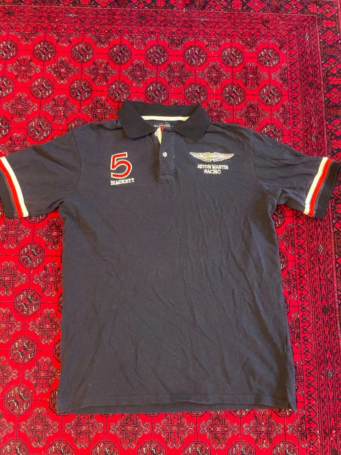 Svart Aston Martin Racing piké