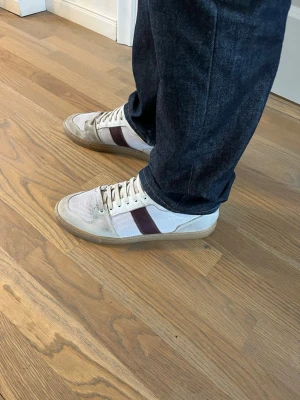 AMI Paris sneakers - Väldigt sköna sneakers. Säljs då de inte används längre. Kolla alla bilder för skavanker.