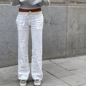 Linnebyxor  - Säljer mina linnebyxor i storlek xs. Får hem dom v.27 och då kommer jag sälja dom om jag får ett bra bud, hör av er vid  intresse. 💖 köptes för 599kr, Lånade bilder, högsta bud: 650kr