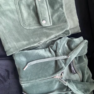 Grönt juicy set - Använt få gånger, tröjan storlek s och byxorna M men båda är som S