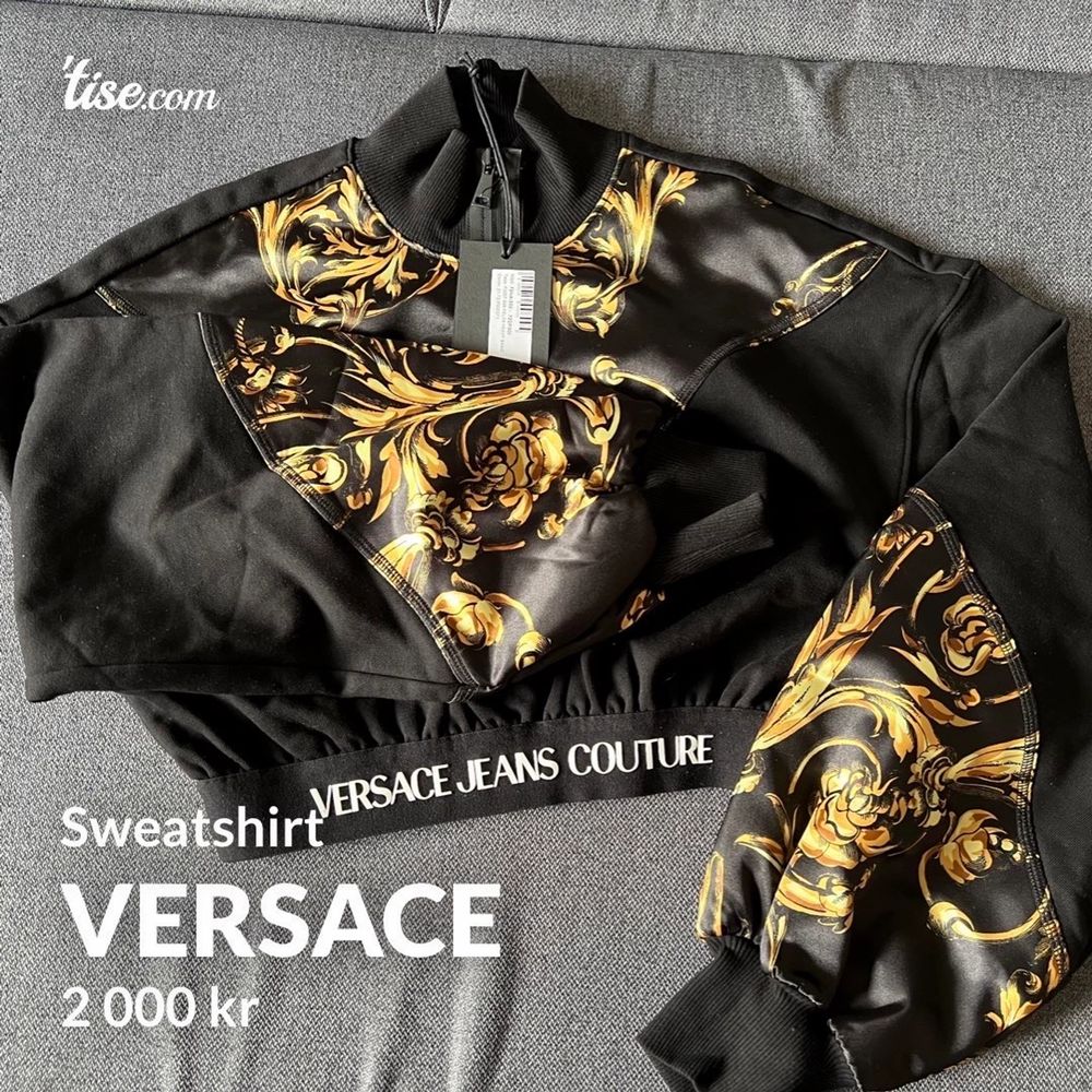 #Versace #jeans #couture #sweatshirt #jacka #kläder #ny #äkta Säljer en helt ny Versace jeans couture heavy basic sweatshirt. Kostar 2900kr ny och önskar 2000kr för den. Priset kan diskuteras vid snabb och smidig affär! Kan mötas och skickas med spårning.. Huvtröjor & Träningströjor.