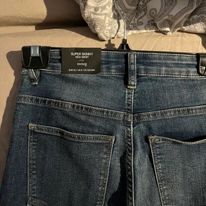Jeans - Säljer dessa nya jeans ifrån H&M då det ej är min storlek, köparen står för frakt!❤️‍🩹
