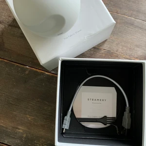 Steamery noppborttagningsmaskin - Använd en handfull gånger. Nypris 450kr mitt pris 300kr. Tar bort noppor skonsamt!