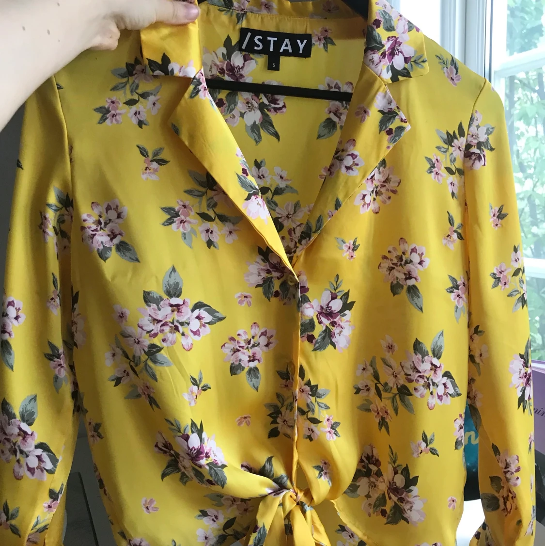 Gul mönstrad blus i storlek S - 91