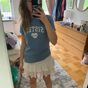 T-shirt - Babyblå t-shirt🤍 från zalando 