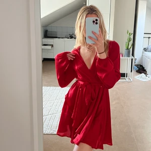 Världens finaste klänning - Säljer en stor favorit hos mig! Världens finaste klänning från NA-KD 