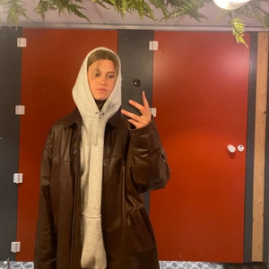 skinnjacka  - en vintage skinnjacka, väldigt bra kavlite och sparsamt använd. älskar denna väldigt mycket så kan tänka mig sälja vid bra pris. 