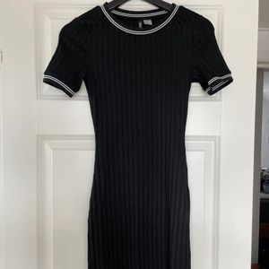 Klänning tight  - Svart klänning 