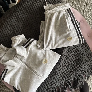 Sammet adidas mjukisdress - Strl s köpt på JD ej använd mycket 