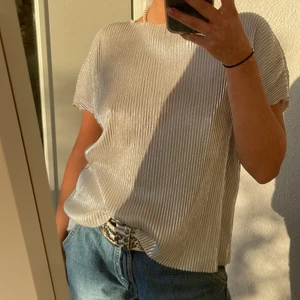 Party topp - Skön och snygg topp som aldrig används! Frakt tillkommer med 66kr 🥰