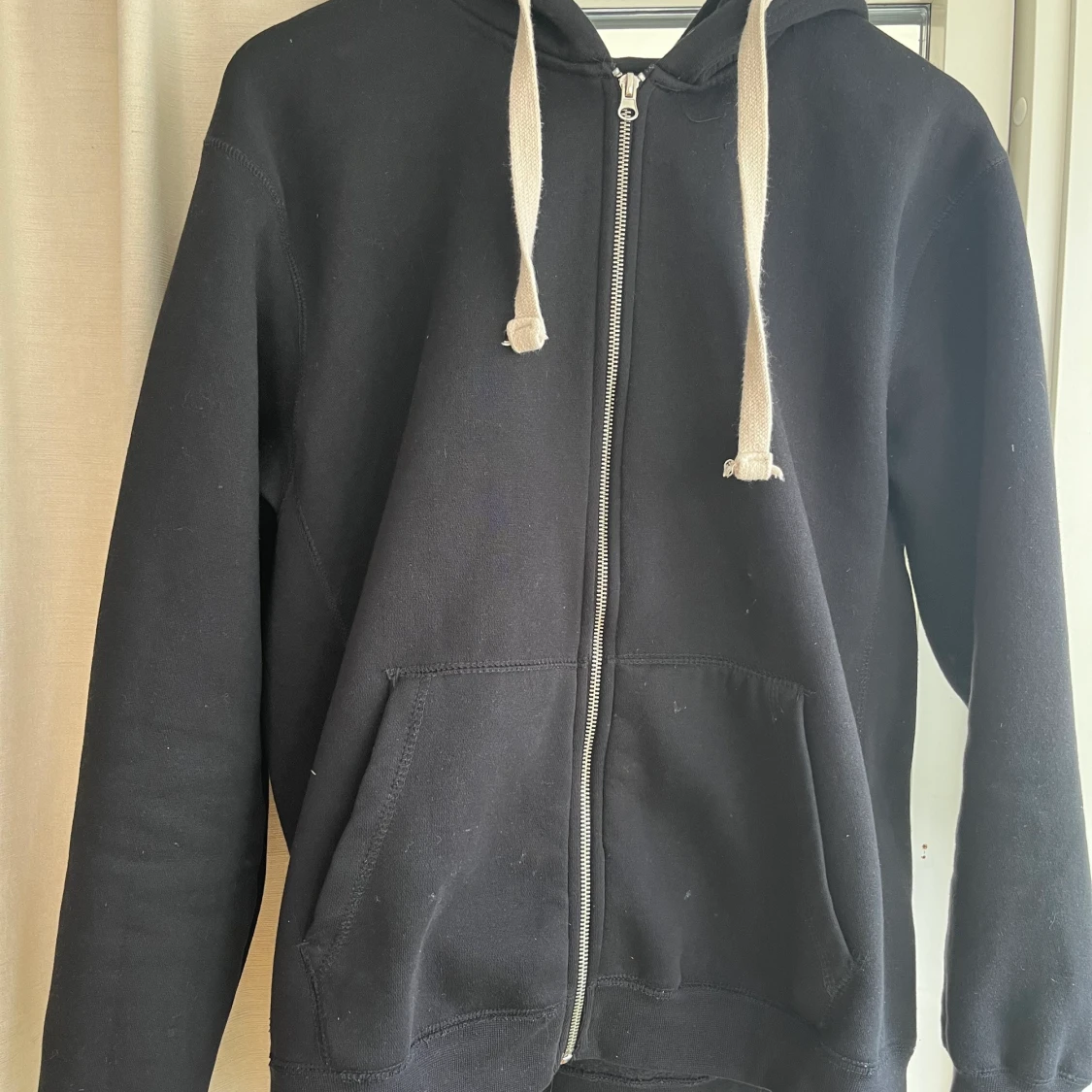 Zara hoodie med dragkedja i stl L (passar M)