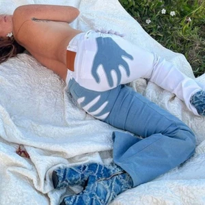 Jasmains jeans - Sjukt snygga jeans som är bootcut och utsvängande, de är från Paris och orginal priset är 4000kr+ tull 300kr ❤️