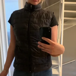 Svart väst - Super fin svart väst perfekt till sommaren💕💕