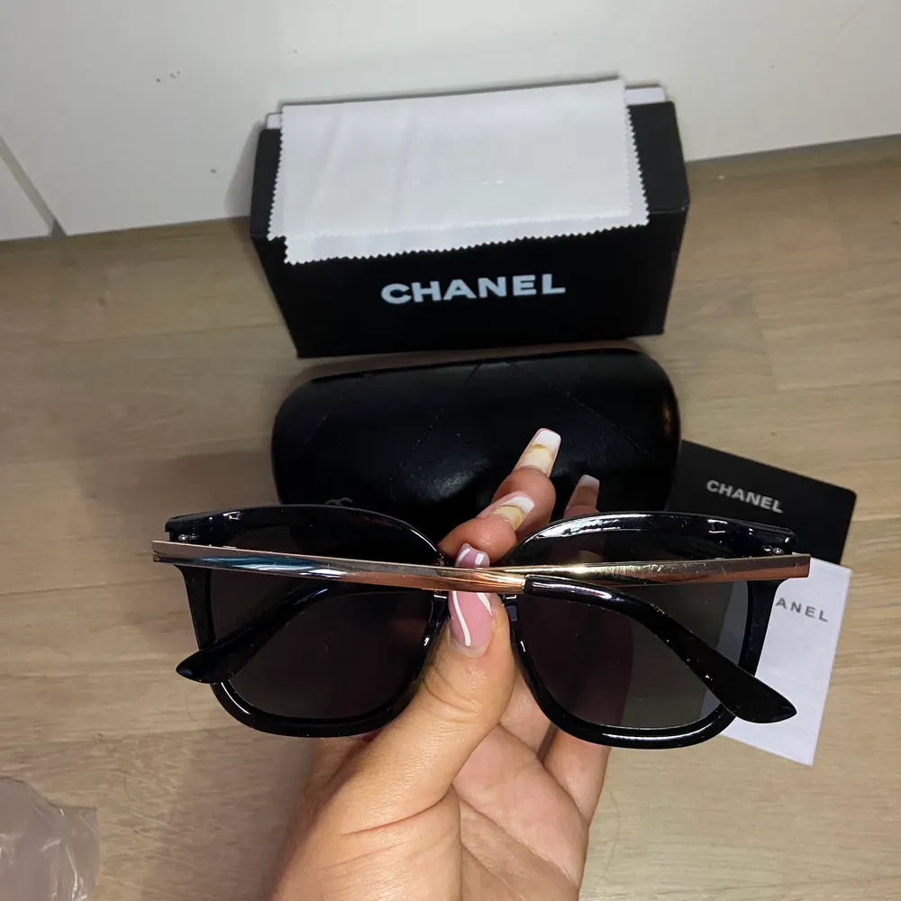 Chanel inspirerade solglasögon helt nya! Allt på bilden ingår✨ skriv för fler bilder eller frågor!. Accessoarer.