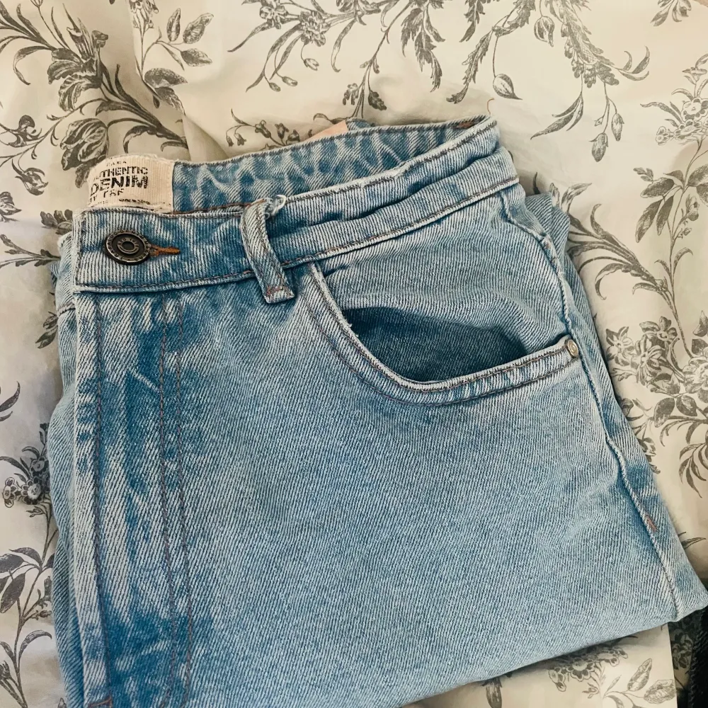 Ett par jeans från Zara, strl 36 👼🏼. Jeans & Byxor.