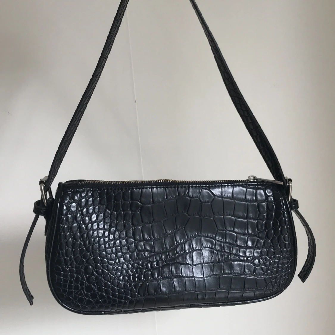 Najs svart axelväska - 90