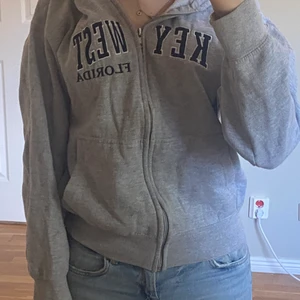 Kofta - En zip up Hoodie som inte kommer till användning längre.