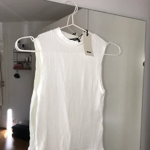 Bikbok  - Topp från bikbok! Prislapp kvar 