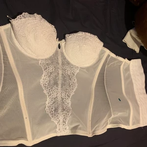 Supergullig korsett 🫀 - Använd ca 3 gånger, köpt här på plick 💕 superfin och i bra skick men använder aldrig 