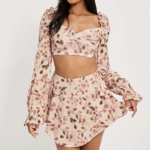 Sommarkjol - Säljer en helt oanvänd kjol från Nelly. Prislapp är kvar!!!