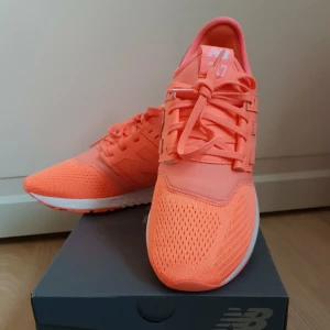 NB sneakers  - Helt nya fina sneakers. Fråga mig efter storlek vi har fler olika storleker men samma model och färg