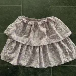 Söt lila volang kjol perfekt till sommaren! Från shein i storlek xs💕