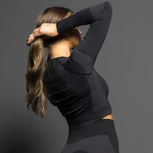 Tränings tröja  - En jätte fin träningströja från lager 157, storlek M och säljer då den är för stor för mig o vill köpa en mindre! Pris kan diskuteras, aldrig andvänd!! 