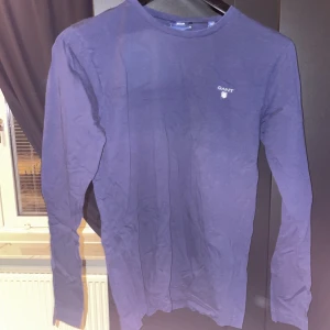 Gant tröja - Säljer en gammal gant tröja som bara ligger. Använd nån enstaka gång men inprincip som ny.