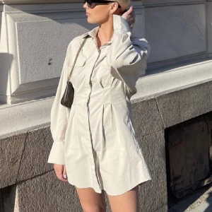 Klänning Gina Tricot - Klänning från Gina Tricot använd 2-3 gånger.  Nypris 499:-