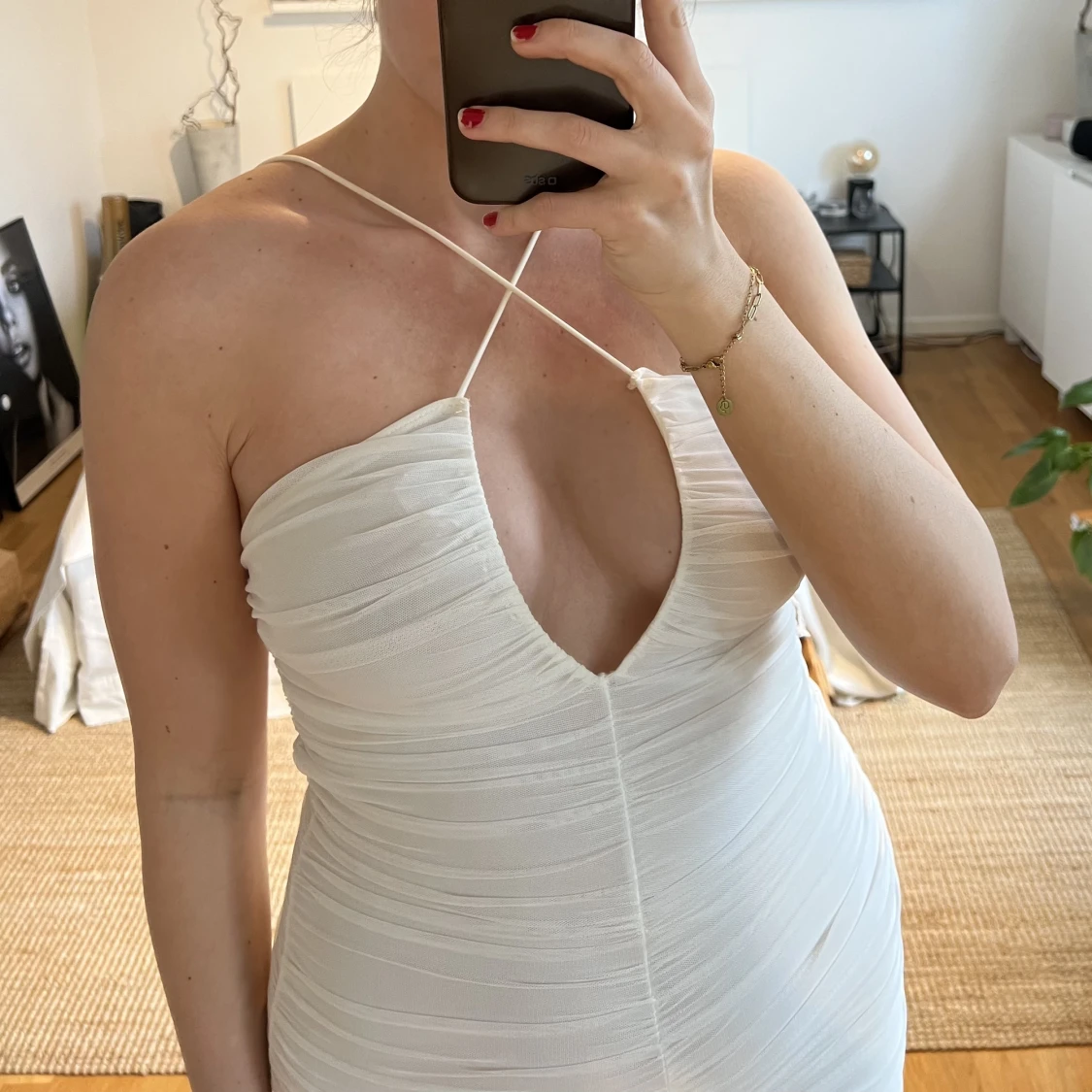 Vit figurnära klänning i mesh - 90