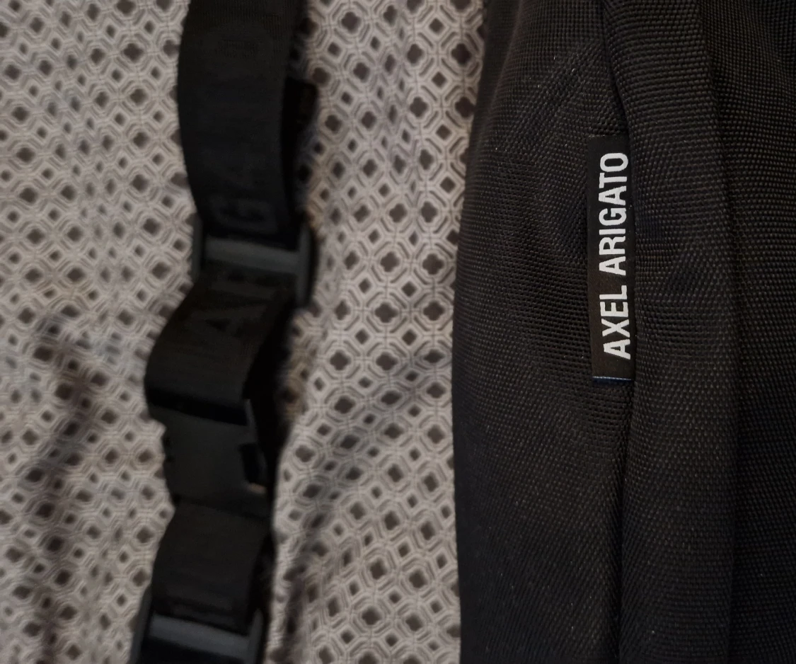 Axel Arigato crossbody bag/midjeväska - 90