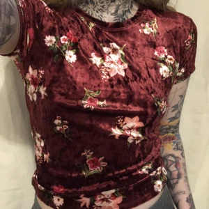 Sammets tshirt - Söt topp Nyskick Sammet