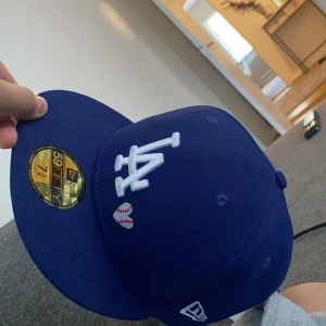 Los Angeles keps  - En helt ny keps fick den i present men jag vill inte ha den har använt den 1 gång annars aldrig mer