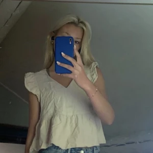 Volangtopp shein  - Beige superfin topp som är helt oanvänd! 💕