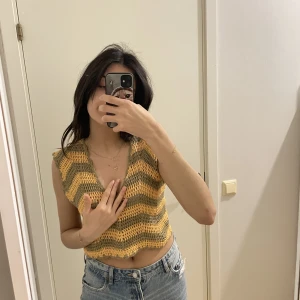 Topp - Såå fin topp från zara som inte har kommit till användning! Knappr på baksidan men går ej att öppna!