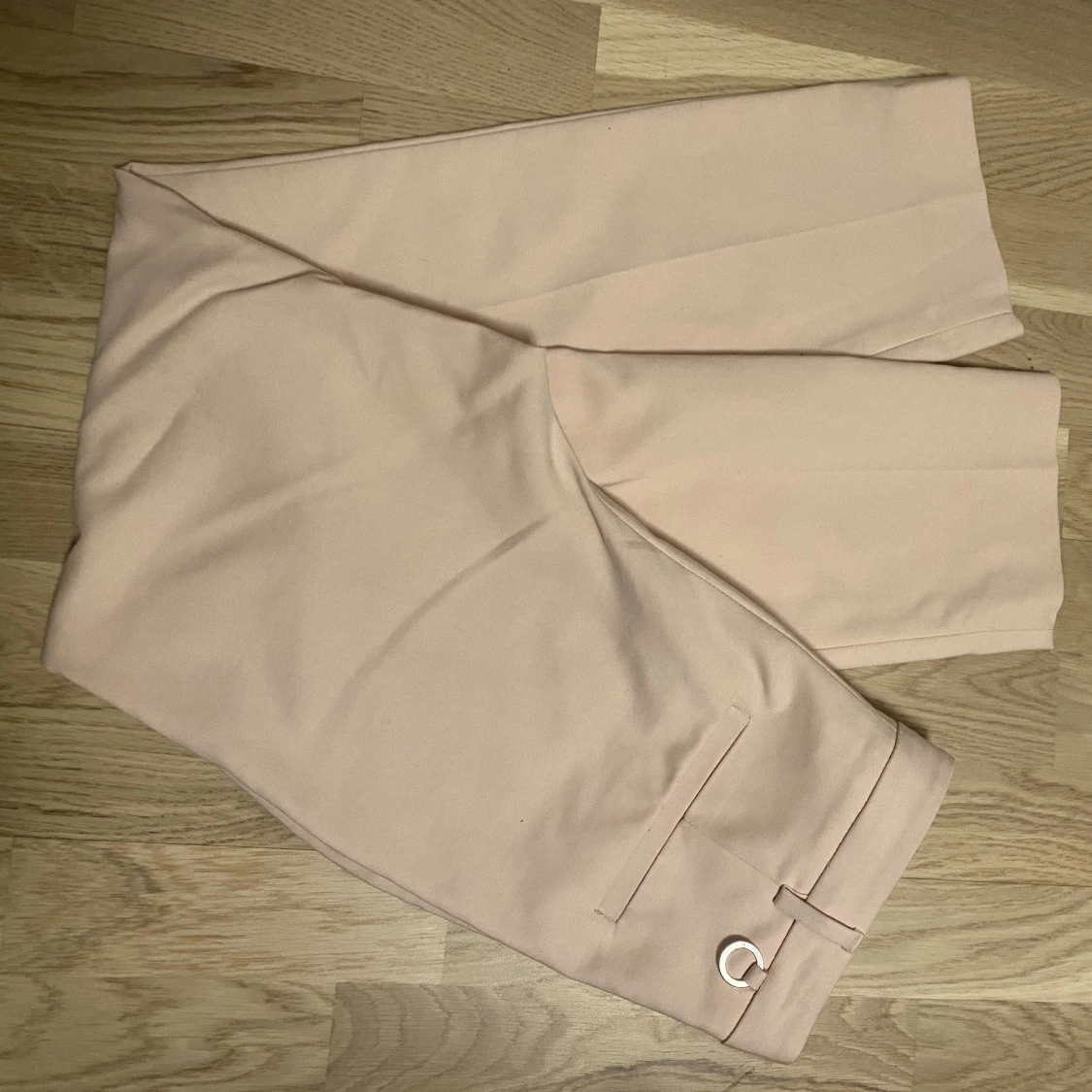 Ljusrosa kostymbyxor  - 91