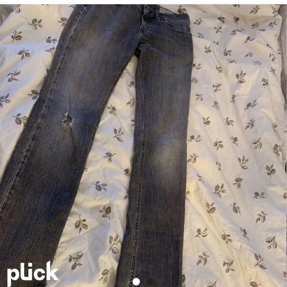 Säljer liknande LTB jeans! Märket är diesel och de är i storlek 34/36! Skit snygga. Köpta här på Plick men var tyvärr för små! Skulle säga att de passar en XS/S. Jeans & Byxor.
