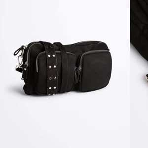 Svart Väska  - Säljer denna väska då den inte kommer till användning längre💕