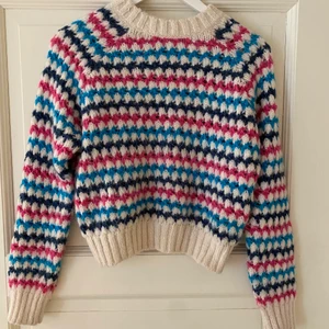 Stickad tröja  - Superfin stickad tröja från zara. Använd några få gånger. 