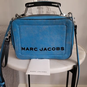 Marc Jacobs väska  - Äkta Marc Jacobs väska i fin blå slitage .