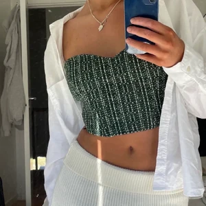 Zara korsett - Super snygg korsett från zara med lapparna kvar. Aldrig använd och helt slutsåld på hemsidan. Storlek M men passar mindre! Första bilden lånad