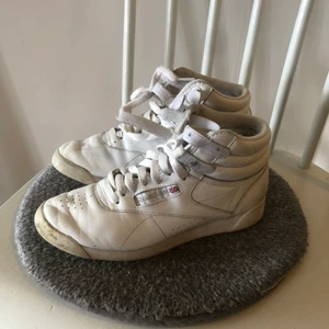 Reebok sneakers  - Använt men fint skick 