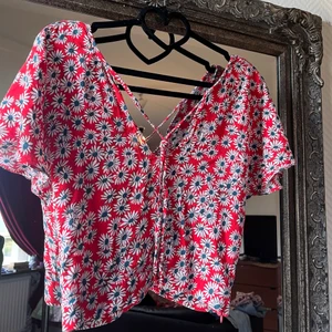 Zara Blouse - Red and turquoise V-neck top with sexy back. Zipper on side torso. Worn once