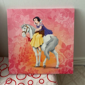 Tavla  - Säljer denna tavlan för ett barn rum. Den är använd men den är fortfarande i bra skick. 