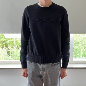 Ermenegildo Zegna crewneck - Ermenegildo zegna tröja. Knappast använd jättebra skick. Sitter som bäst på någon som är runt 1,80. För fler frågor och bilder skriv dm.