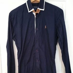 Ralph Lauren Skjorta - Vintage skick! Väldigt snygg Ralph Lauren skjorta, säljer för väldigt bra pris då den inte passar min stil längre. 