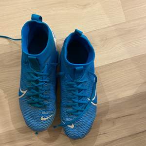 nike fotbollskor strl 38  